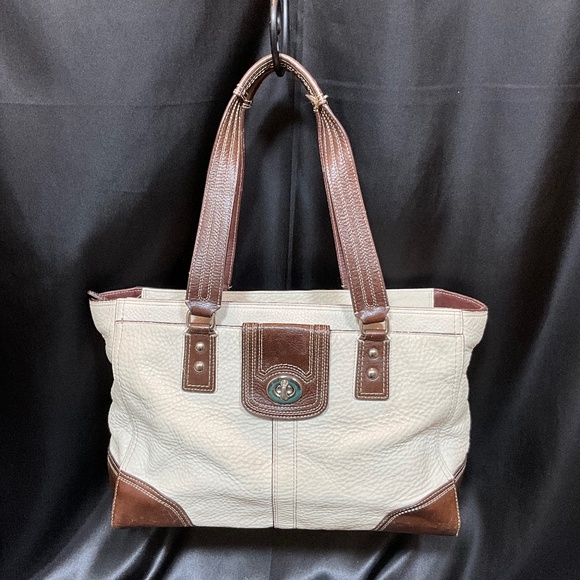 Coach beige leather shoulder bag with brown trim.   10-H9Da